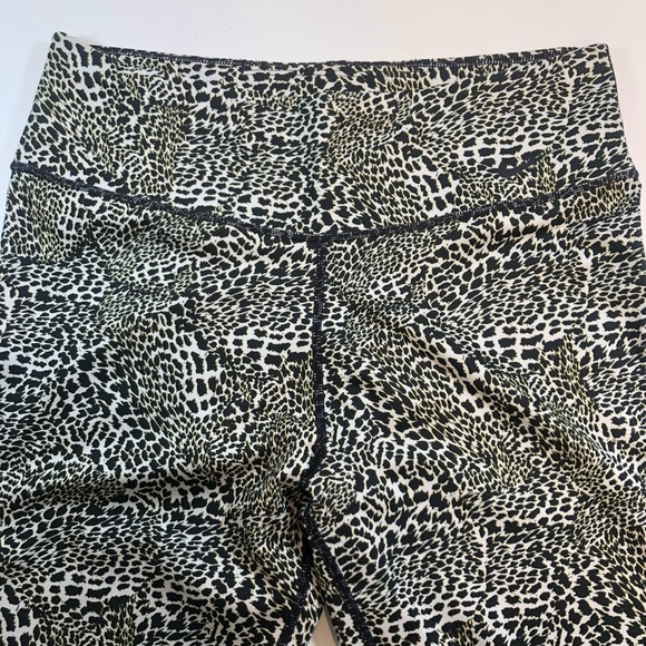 Dry Fit Nike Womens animal print high rise leggings sz large - Picture 6 of 7